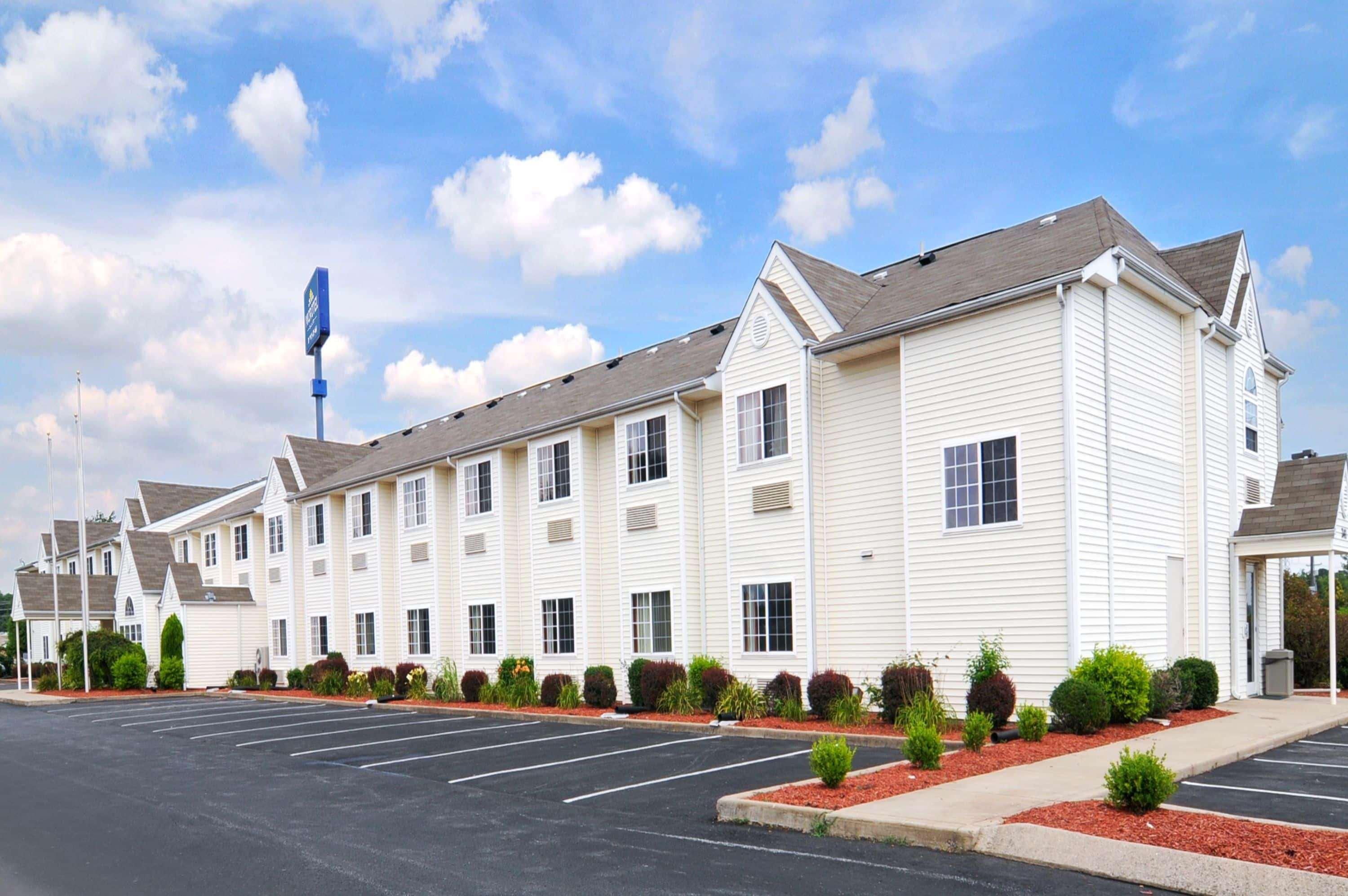Microtel Inn And Suites Clarksville Exterior photo